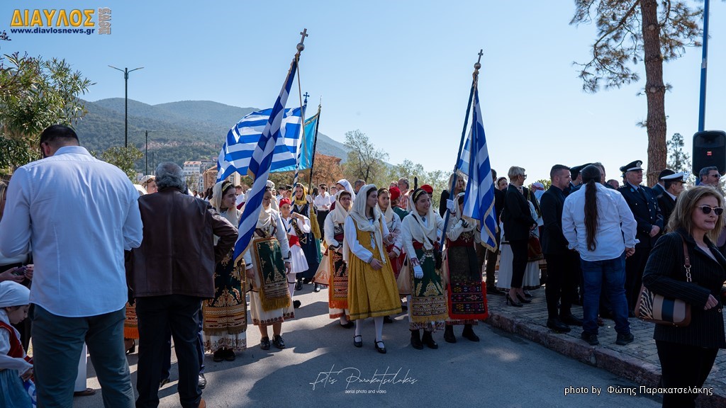 Μαθητική παρέλαση στα Λουτρά Αιδηψού (ΦΩΤΟΡΕΠΟΡΤΑΖ)