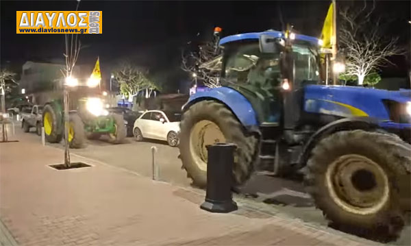 Στην πλατεία Ιστιαίας τα τρακτέρ που επέστρεψαν απο το συλλαλητήριο της Αθήνας