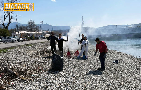 VIDEO: Εθελοντικός καθαρισμός παραλίας Αγιοκάμπου